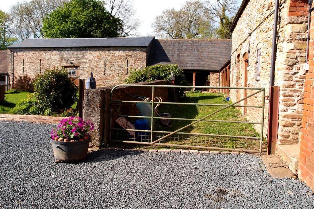 קרייבן ארמס Upper Heath Farm - Stable Cottage Ludlow מראה חיצוני תמונה